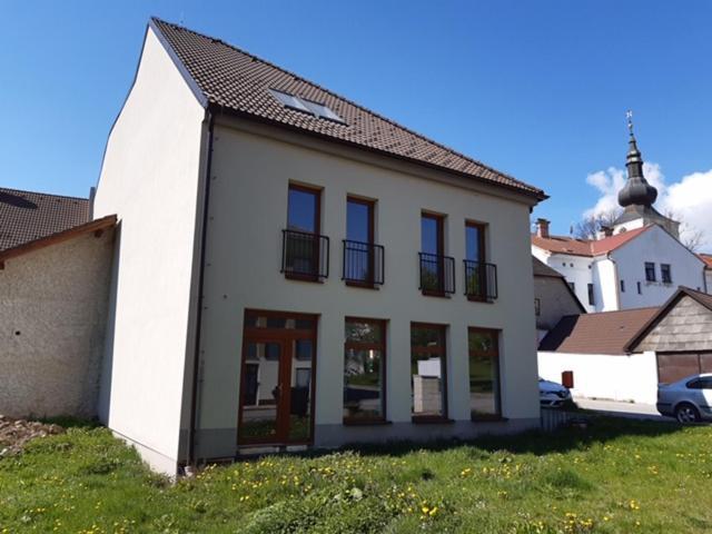 Apartman Kamenice Kamenice nad Lipou Exterior photo